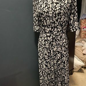 Maggie London 3/4 sleeve black and white inset waist midi dress